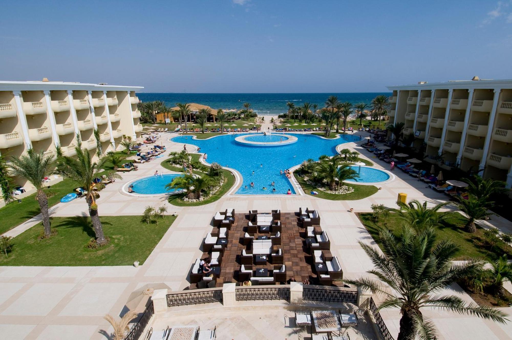 Royal Thalassa Monastir Exterior foto The swimming pool at the hotel
